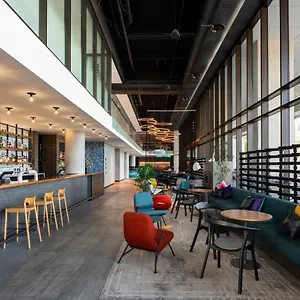 Aloft Перт